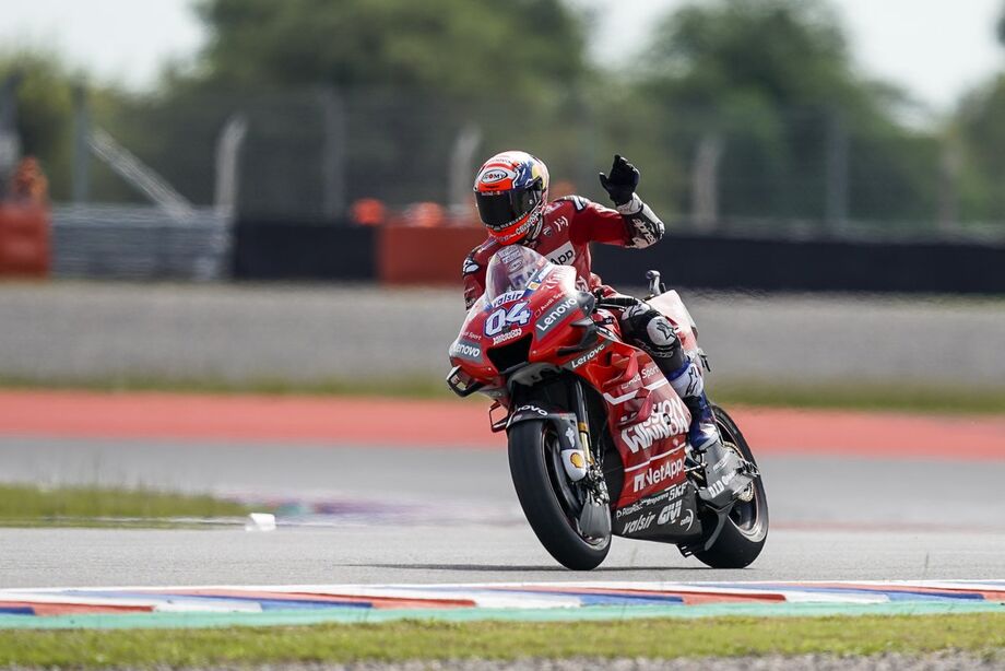 Pentacampeão da MotoGP e vencedor dos três últimos campeonatos da categoria, Marc Márquez foi o líder do primeiro treino livre do dia, mas com um tempo bem inferior ao de Dovizioso na segunda sessão