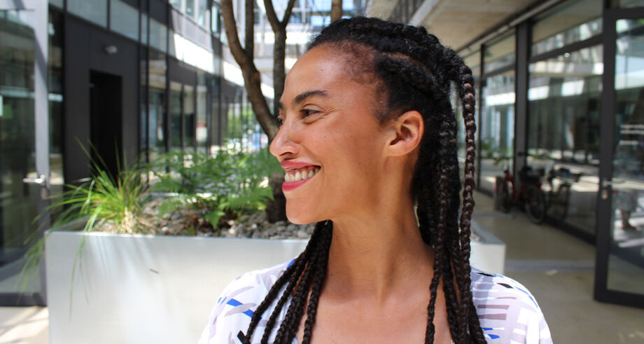 A autora começou seus estudos em Lisboa, onde conta que era a única aluna negra do departamento de psicologia clínica e psicanálise de sua universidade