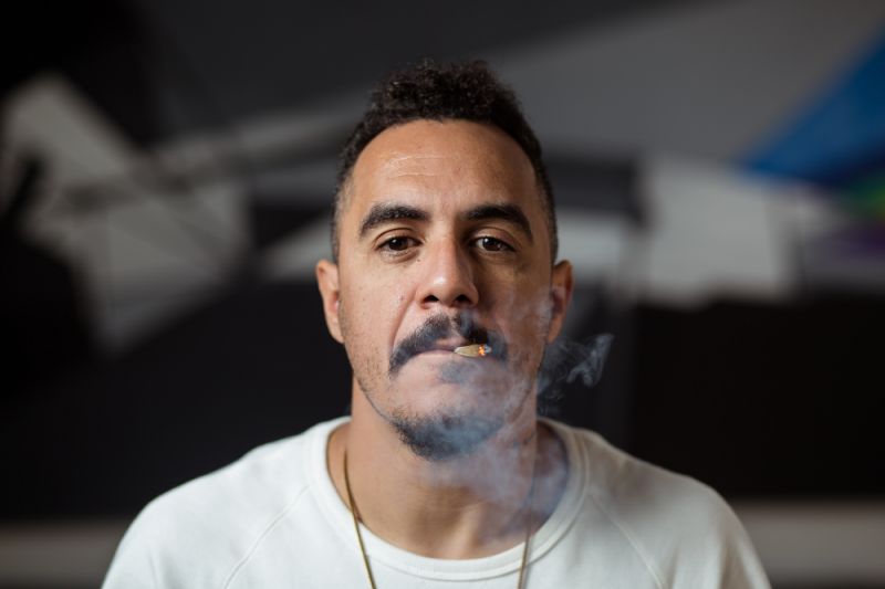 Aos 51 anos, D2 fala sobre o show, sua forte atuação no Twitter - e diz planejar um disco de samba