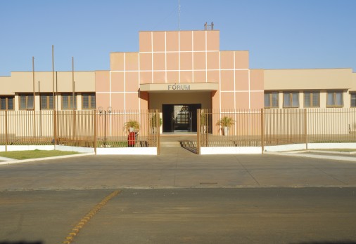 A defesa de José Cláudio Neres de Melo, 39 anos, que matou na madrugada do último domingo (17) a ex-mulher Edinalva Ferreira Melgaço, 34 anos, solicitou à Justiça que o homem passasse por exame de insanidade mental.