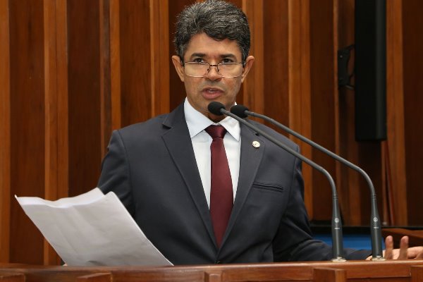 Professor Rinaldo trouxe tema à tribuna e citou 8 mulheres que lutaram pelos direitos das mulheres