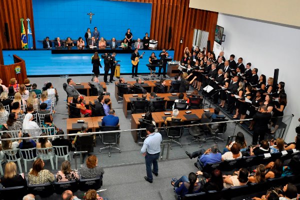 Sessão Solene em comemoração ao Dia da Mulher contou com a participação do Coral da ALMS
