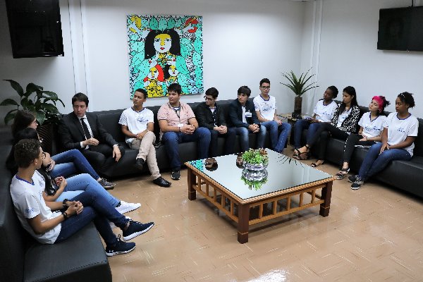 Deputado estadual foi escolhido como padrinho por alguns dos jovens participantes