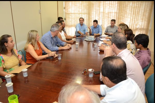 Em reunião na Semagro, comitiva liderada pelo deputado Renato Câmara oficializou ao governo do Estado proposta que visa a transferência dos serviços de inspeção sanitária para os consórcios intermunicipais