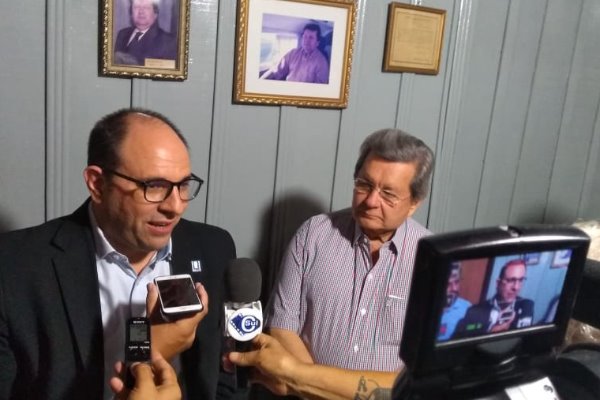 Prof. Marcelo Turine fez o anúncio no escritório do deputado estadual Onevan de Matos