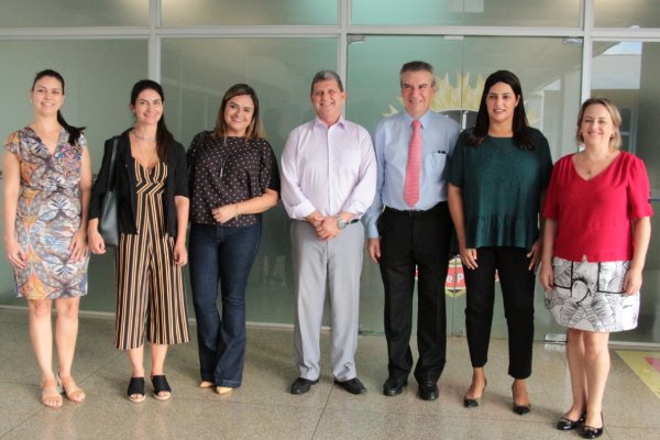 Parlamentares visitaram a Casa de Mulher Brasileira nesta terça-feira