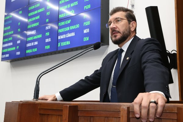 Pedro Kemp iniciou o debate durante a sessão plenária desta quinta-feira