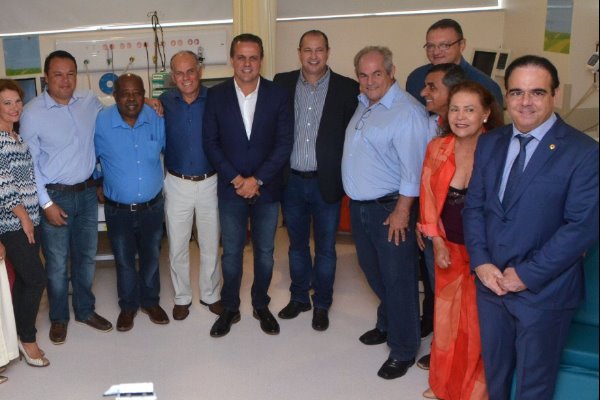 Após solenidade de inauguração, Felipe participou de visita técnica na nova ala pediátrica.