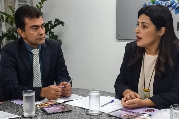 A reunião aconteceu na sala da reuniões da Assembleia Legislativa