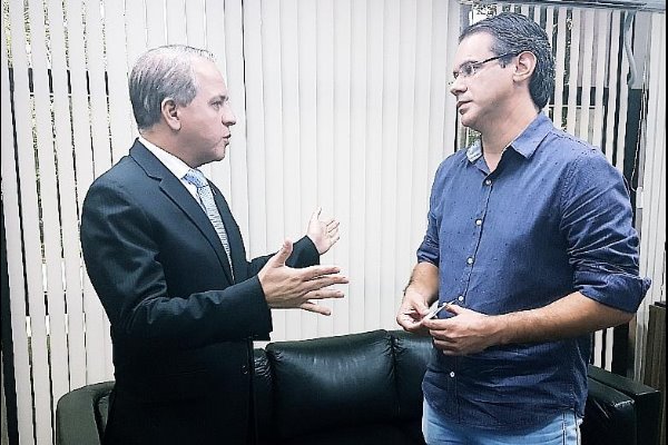 Alessandro Paulino exalta experiência e elogia o parlamentar