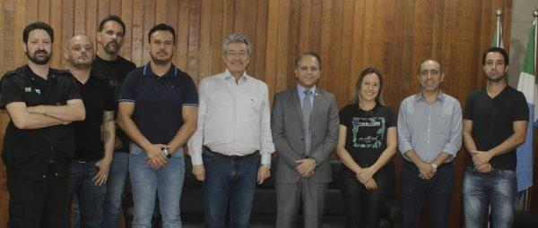 Deputado reúne remanescentes e secretário para discutir sobre o concurso