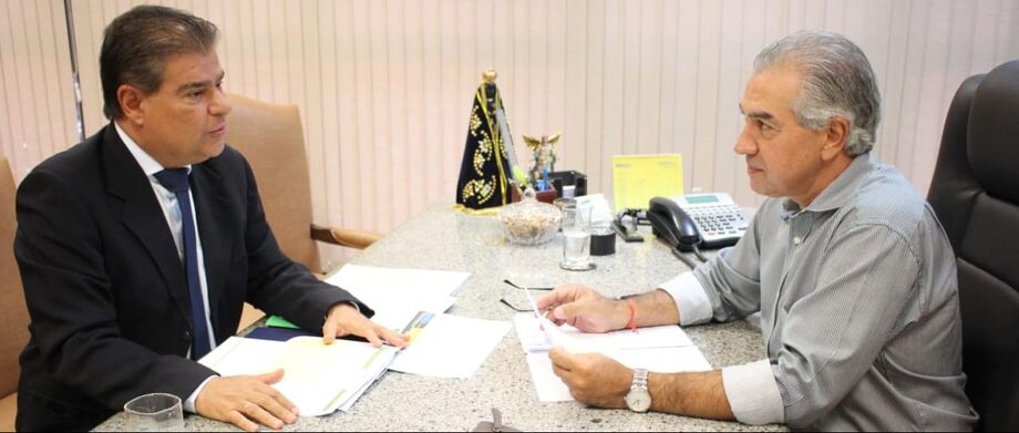 Os dois conversaram também sobre a ida do senador Nelsinho Trad na comitiva que acompanhou a viagem oficial do presidente da República Jair Bolsonaro aos Estados Unidos.