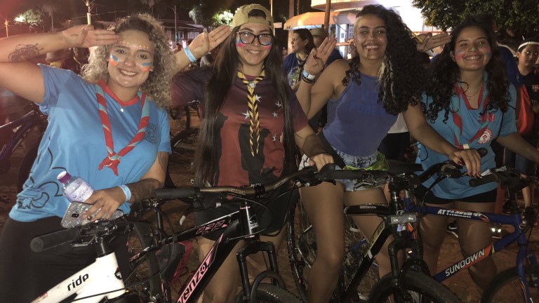 Os ciclistas percorreram a área central saindo do monumento da Maria Fumaça, passando pelo Obelisco, Praça Pantaneira e finalizando na Praça Esportiva Belmar Fidalgo