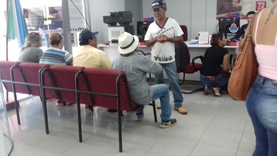 A agência não possui em local de fácil acesso, copia do Código de Defesa do Consumidor e, nem mesmo, expõe de forma visível o número 151 para o cliente ter acesso ao Procon se necessitar fazer alguma reclamação ou denúncia