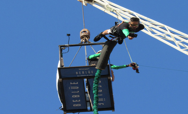 Saltos de bungee jumping acontecem no Parque Laucidio Coelho, a partir das 19h desta sexta-feira (5)