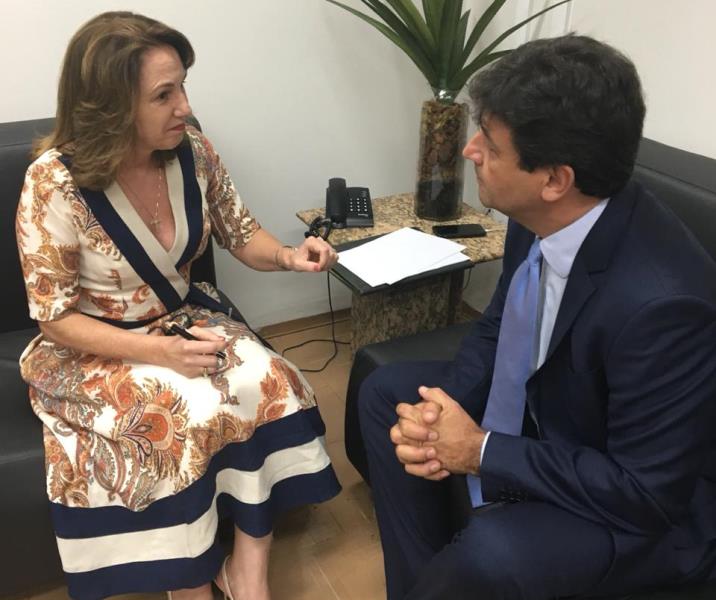 No documento, a coordenadora explica que a Defensoria realizou várias visitas técnicas em todas as unidades de acolhimento e/ou atendimento tanto da área de Assistência Social como na área da Saúde com o objetivo de identificar a complexidade e as vulnera