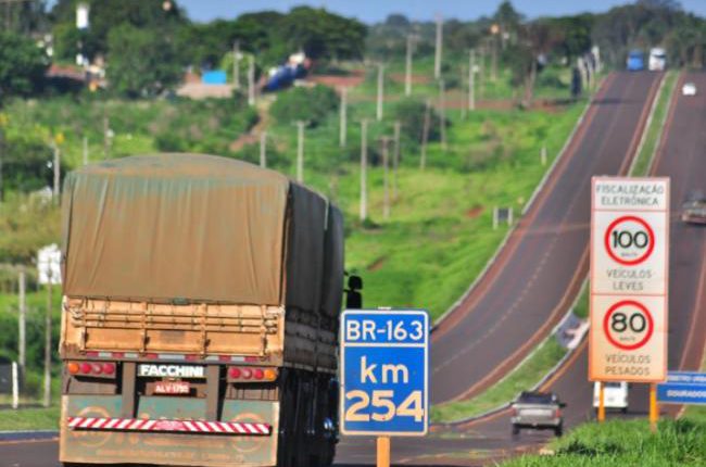 Entretanto, cumpre ressaltar, a Requerida já estava inadimplente perante o determinado no contrato antes mesmo da paralisação das obras, não desempenhando o que determina o Programa de Exploração de Rodovia (PER)