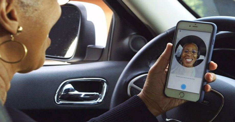 A checagem é feita pelo DataValid, solução desenvolvida pelo Serpro que, com a autorização do Denatran, verifica informações da CNH e do CRLV dos motoristas interessados em trabalhar para Uber