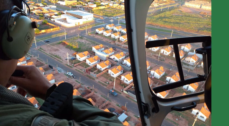As atividades estão sendo realizadas nas áreas urbanas e rurais dos municípios da região sul do Estado, com fiscalização de trânsito, blitz, barreiras, fiscalização a comércios, além do cumprimento de mandados de busca/apreensão e de prisão