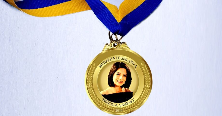 A Medalha Legislativa recebe o nome da jornalista Priscilla Sampaio, que faleceu no dia 30 de setembro de 2015