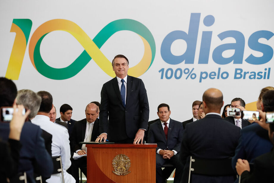 Essa decisão foi uma surpresa, foi totalmente contra a política liberal do governo, afirmou, num dos painéis do seminário, o pesquisador do Ibre/FGV Fernando Veloso, doutor em economia pela Universidade de Chicago