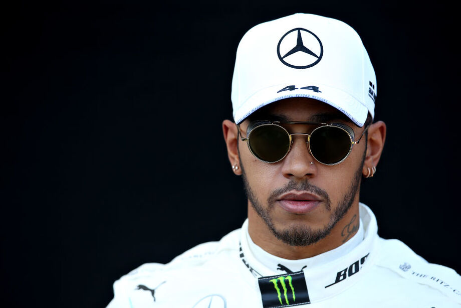 O posto pertence ao seu companheiro de Mercedes, o finlandês Valtteri Bottas, que neste sábado obteve a pole para o GP da China, em Xangai, que marca a etapa de número 1.000 da história da categoria, e foi elogiado pelo britânico, o segundo colocado no gr