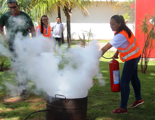 Na Cooperativa, existe uma área específica que realiza medidas e ações com o principal objetivo de proteger a integridade do trabalhador, buscando reduzir ou eliminar riscos em seu ambiente de trabalho