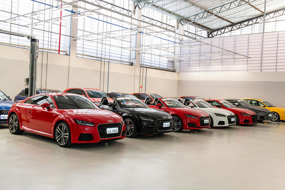 Os quase 200 presentes puderam testar modelos como os novos RS 4 Avant, RS 5 Coupé, RS 6 e R8, além de outros veículos icônicos da marca durante o evento