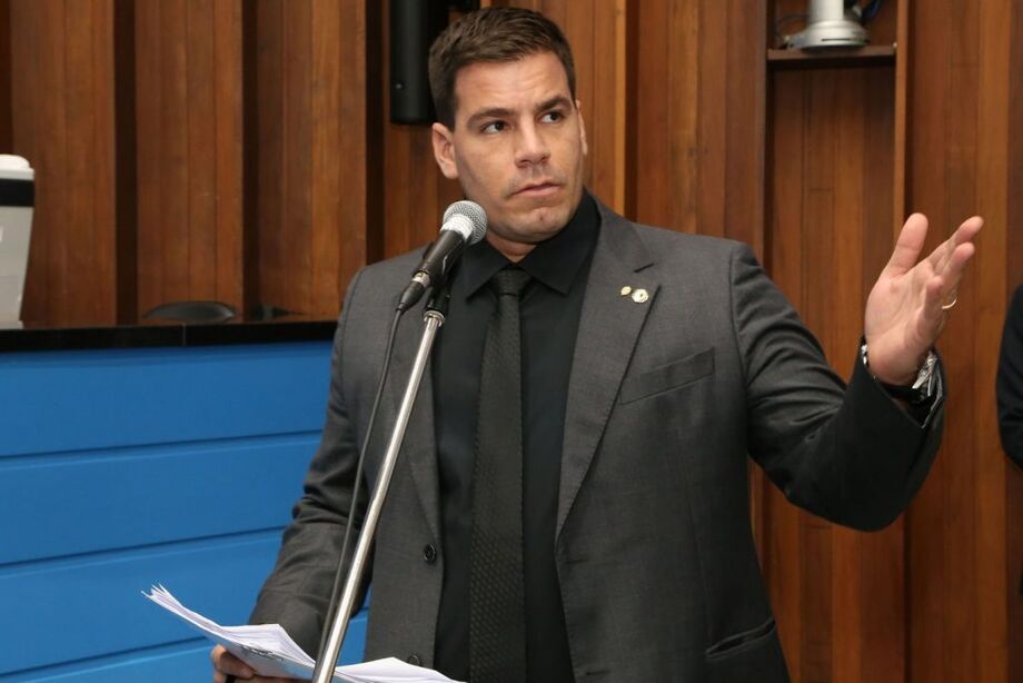 No próximo dia 19 de abril, será o Dia do Exército, em comemoração a esta data, o deputado estadual Capitão Contar (PSL) homenageou quatro militar na noite desta terça-feira (16), durante uma sessão solene, na ALMS (Assembleia Legislativa de Mato Grosso d