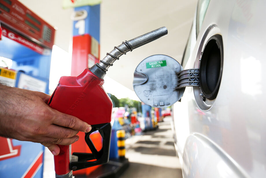 O consumidor, porém, ainda não sentiu o impacto total desses reajustes, pelo fato de as distribuidoras estarem absorvendo parte desse aumento