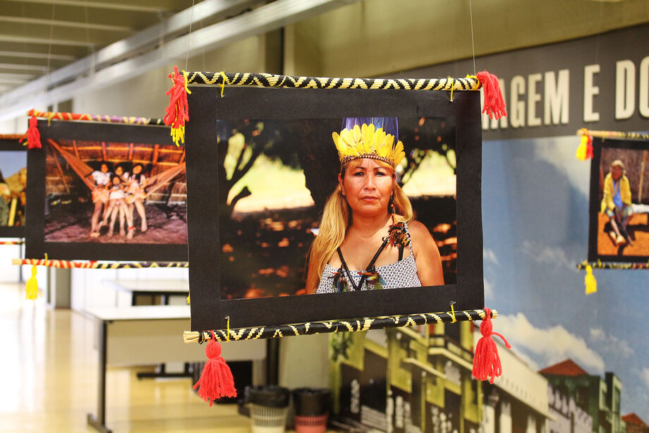 “A fotografia foi a linguagem que eu encontrei para expressar a cultura Kaiowá Guarani”, diz Fabiana, que não se diz fotógrafa profissional, mas se utiliza deste meio, entre outros, para externar todo o seu amor pelos povos indígenas