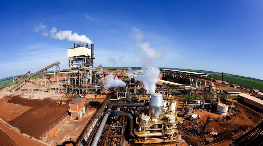 As 19 indústrias sucroenergéticas de Mato Grosso do Sul produziram, durante a safra 2018/2019, mais de 3,27 bilhões de litros de etanol, o que representa um crescimento de 24,5% em relação à safra anterior