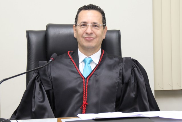Passos foi eleito e empossado administrativamente, no dia 27 de março