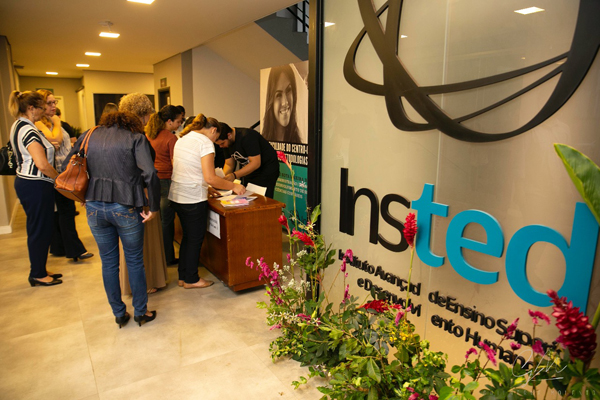 Participar da palestra é preciso confirmar presença pelo telefone (67) 3201-5999 ou 3201-6212