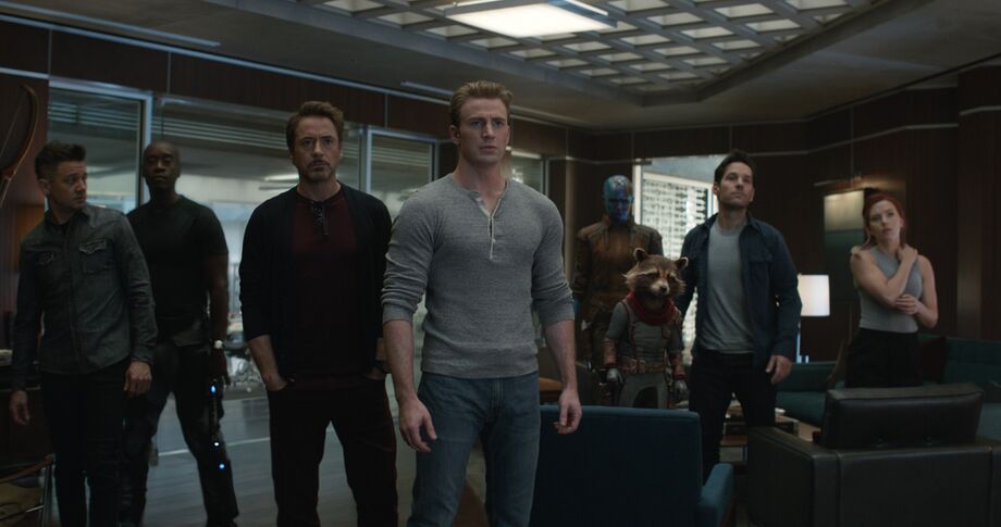 Em Os Vingadores, Tony Stark conversa com Loki pouco antes da batalha de Nova York e fala: “Se não pudermos proteger a Terra, pode estar certo de que nós a vingaremos”