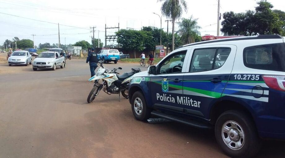 Viaturas policiais realizaram blitz em diversos pontos da Capital e do interior, em áreas urbanas e rurais, com foco tanto na repressão de crimes e recuperação de veículos roubados, como atuando em questões relacionadas as fiscalizações administrativas