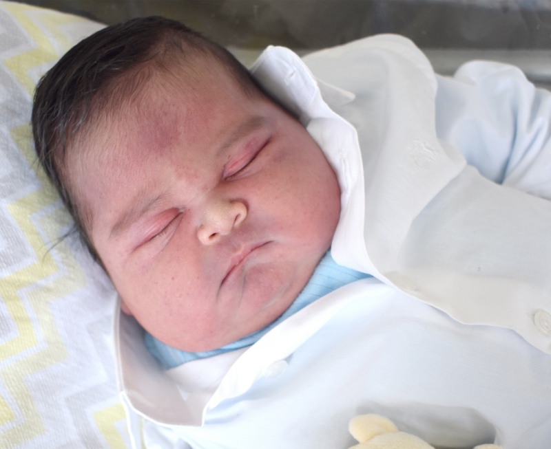 Primeiro filho de Jéssica de Souza Alvarenga, de 17 anos, Luiz Davi passou 36 semanas na barriga da mãe e veio ao mundo dando trabalho.