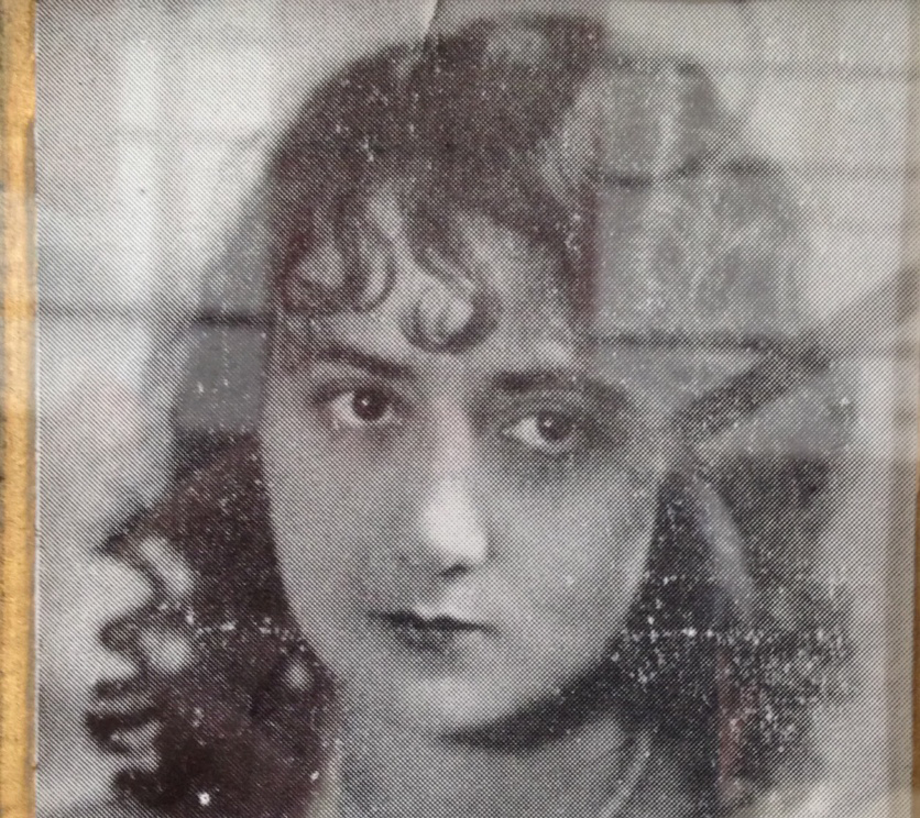 Lídia Baís nasceu em 22 de abril de 1900 na cidade de Campo Grande/MS e aqui faleceu, em 10 de outubro de 1985