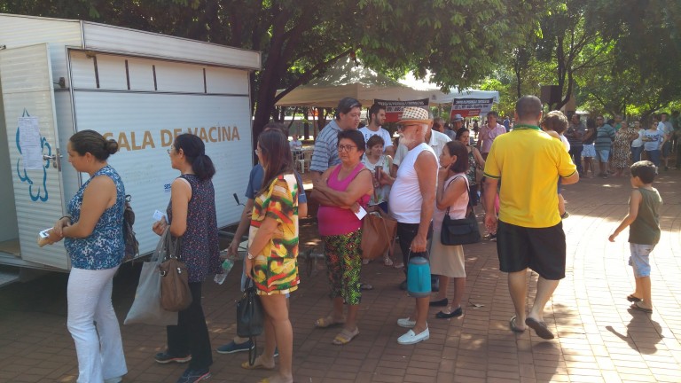 Para receber a dose, todos os públicos do grupo prioritário devem apresentar o Cartão Nacional de Saúde (CNS) e/ou número prontuário da rede de saúde de Campo Grande (Hygia)