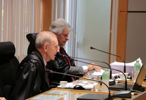 Um dia após a sua posse, o Des. Zaloar compôs a sessão e foi muito bem recebido por todos os pares e advogados que participaram.