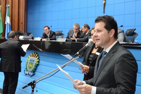 Deputado Renato Câmara solicitou recursos estaduais para a troca do piso da quadra esportiva do ginásio municipal de Ivinhema