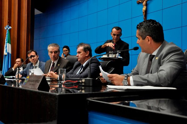 Deputados devem apreciar dois projetos de lei e um projeto de resolução na Ordem do Dia