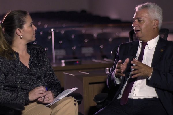 Deputado Cabo Almi falou à jornalista Gláucia Jandre sobre a trajetória parlamentar