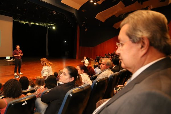 Onevan de Matos acompanha palestra promovida pelo TRT-24
