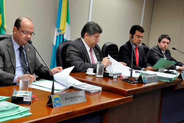Deputados apresentaram pareceres favoráveis a seis projetos de lei