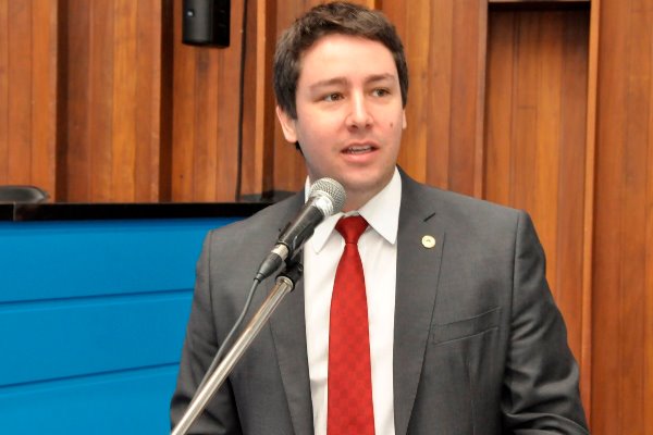 O deputado estadual João Henrique é o autor da lei