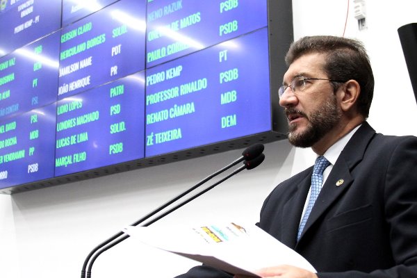 Deputados questionam a quantidade de resíduos de agrotóxicos nas águas do País