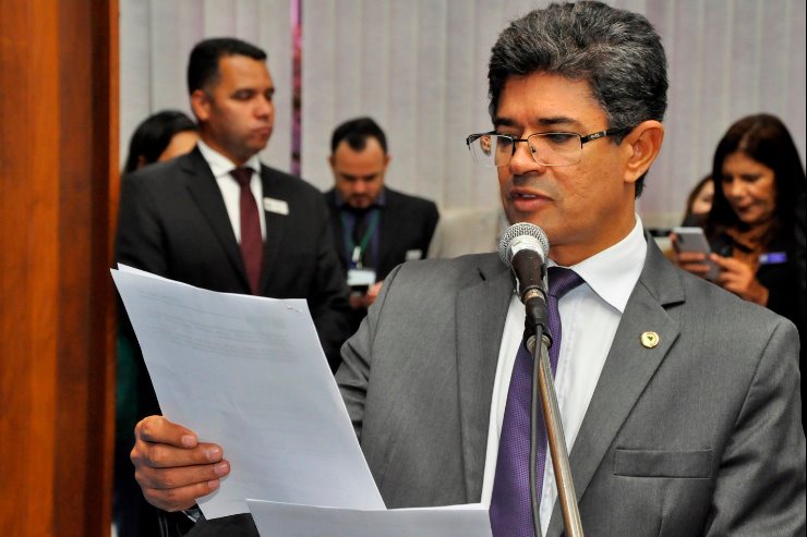 Professor Rinaldo, ao propor a realização da solenidade de instalação da AFLAMS na Casa de Leis
