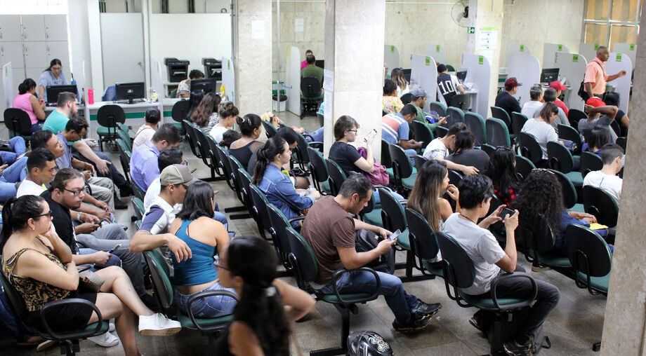 Por meio da intermediação de mão-de-obra, a Funtrab visa colocar trabalhadores no mercado de trabalho, promovendo o encontro de oferta e demanda