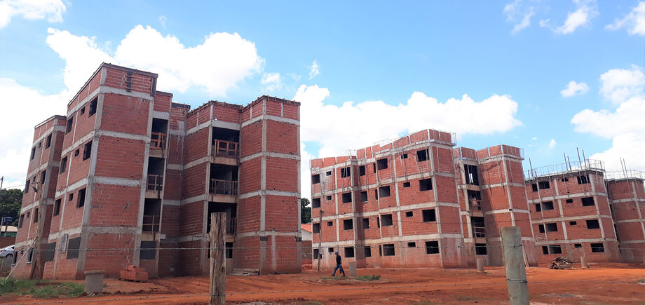 A Agehab irá destinar 602 apartamentos em quatro residenciais na Capital. Condomínio Residencial Portal das Laranjeiras (210 unidades); Condomínio Residencial Sírio Libanês I, II e III (154); Residencial Jardim Aero Rancho 7 (119) e Residencial Jardim Aer